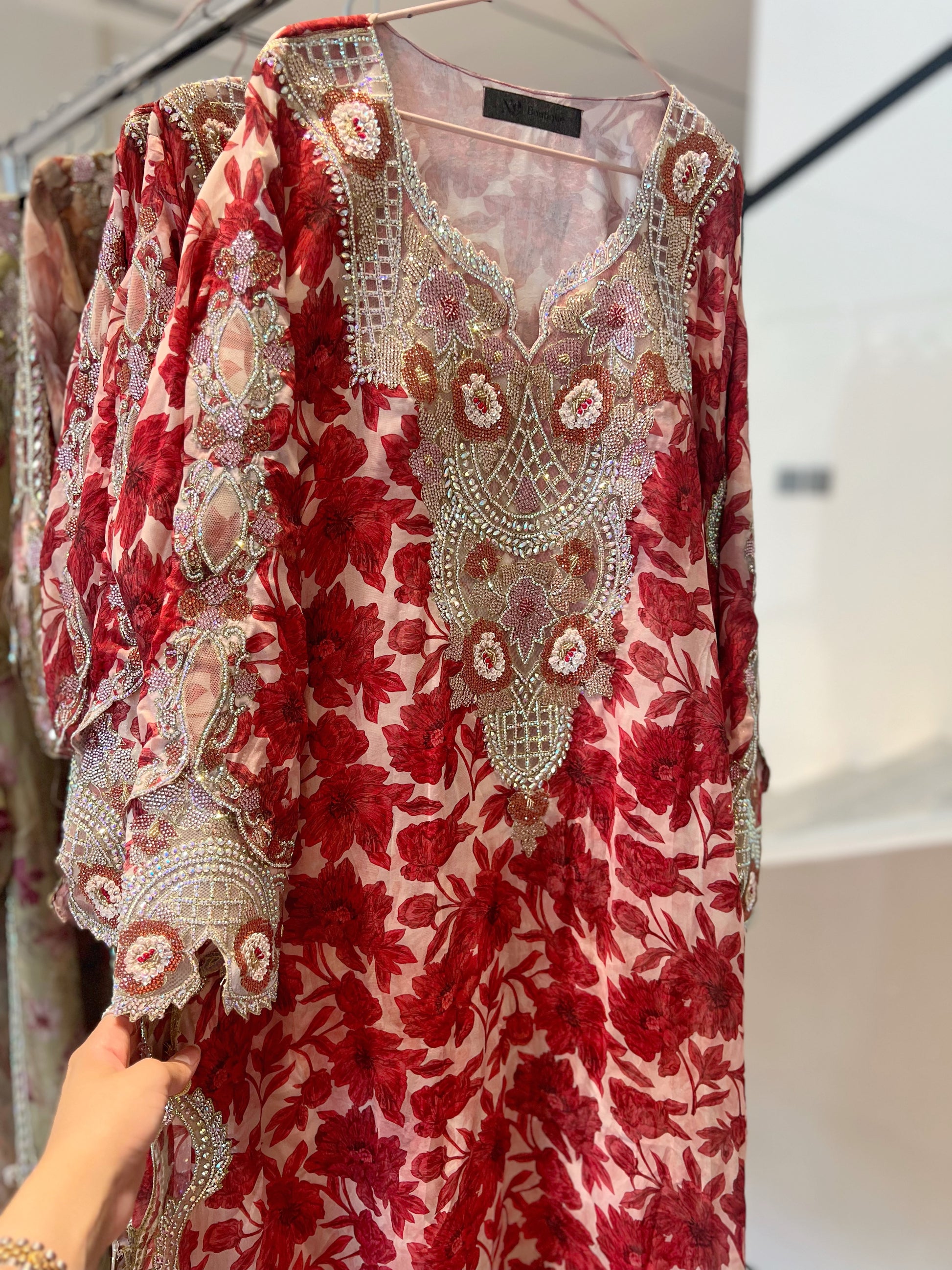 Hand-Embroidered Mukhawir – Full Set Included