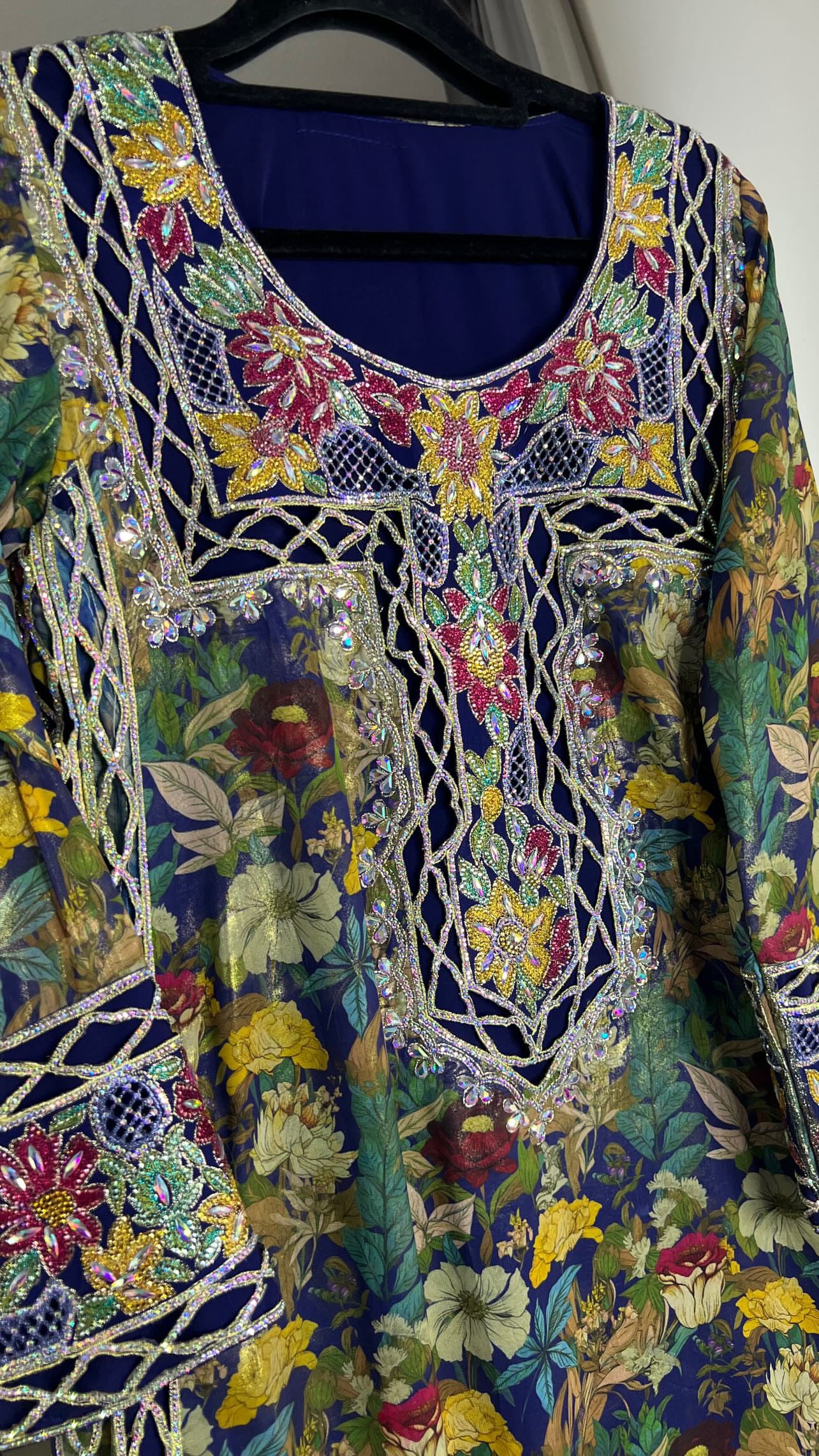 Hand-Embroidered Mukhawir – Full Set Included