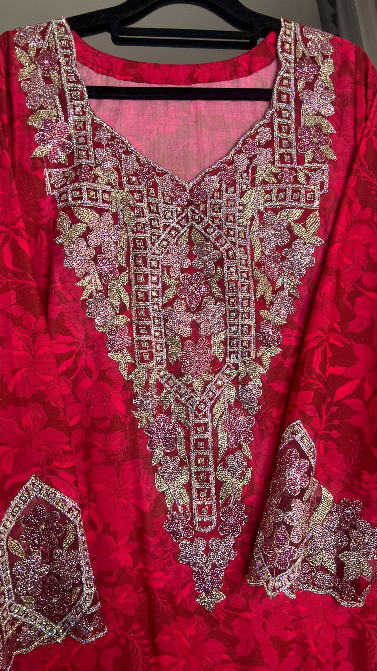 Hand-Embroidered Mukhawir – Full Set Included