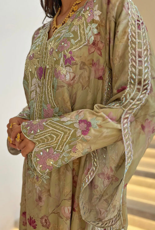 Hand-Embroidered Luxury Mukhawir