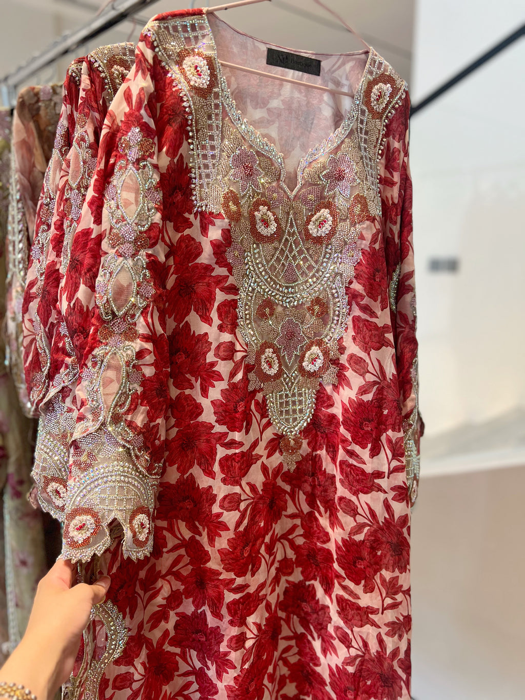 Hand-Embroidered Mukhawir – Full Set Included