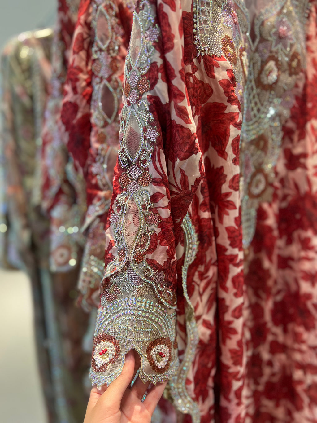 Hand-Embroidered Mukhawir – Full Set Included