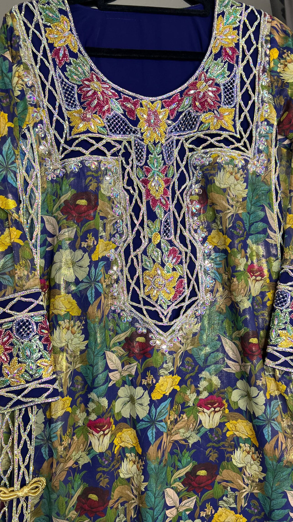 Hand-Embroidered Mukhawir – Full Set Included